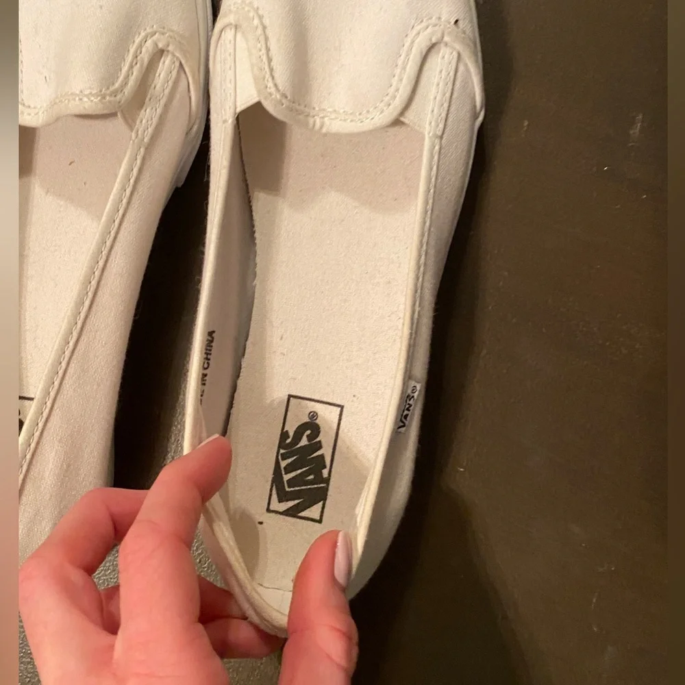 White vans - Picture 2 of 5
